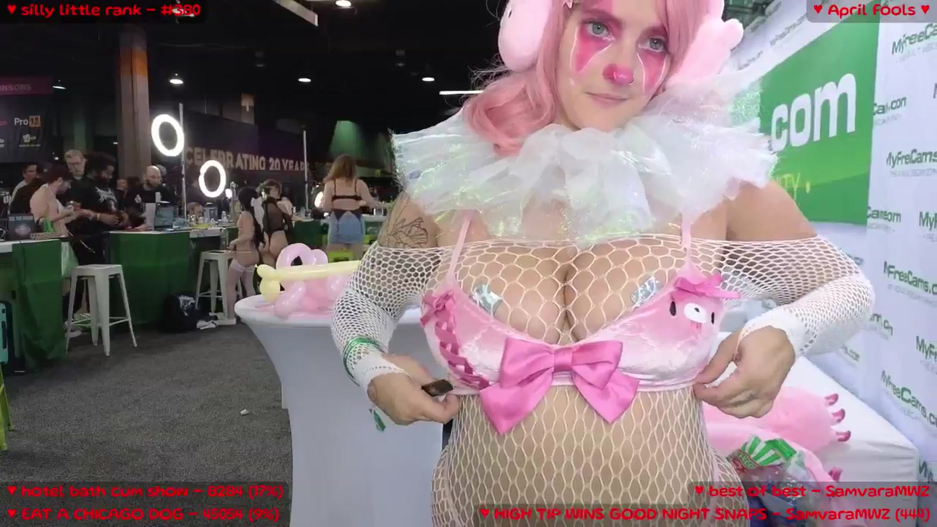 Gallery image thumbnail from MollyMeowz's myfreecams stream on, 04/13/2025, 02:25 image 16 of 20