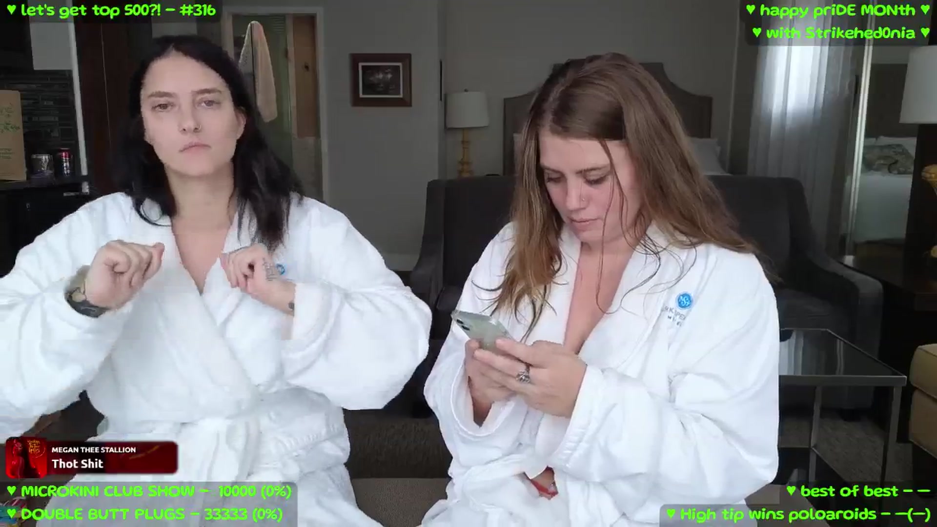 Gallery image thumbnail from MollyMeowz's myfreecams stream on, 06/22/2025, 21:36 image 16 of 20