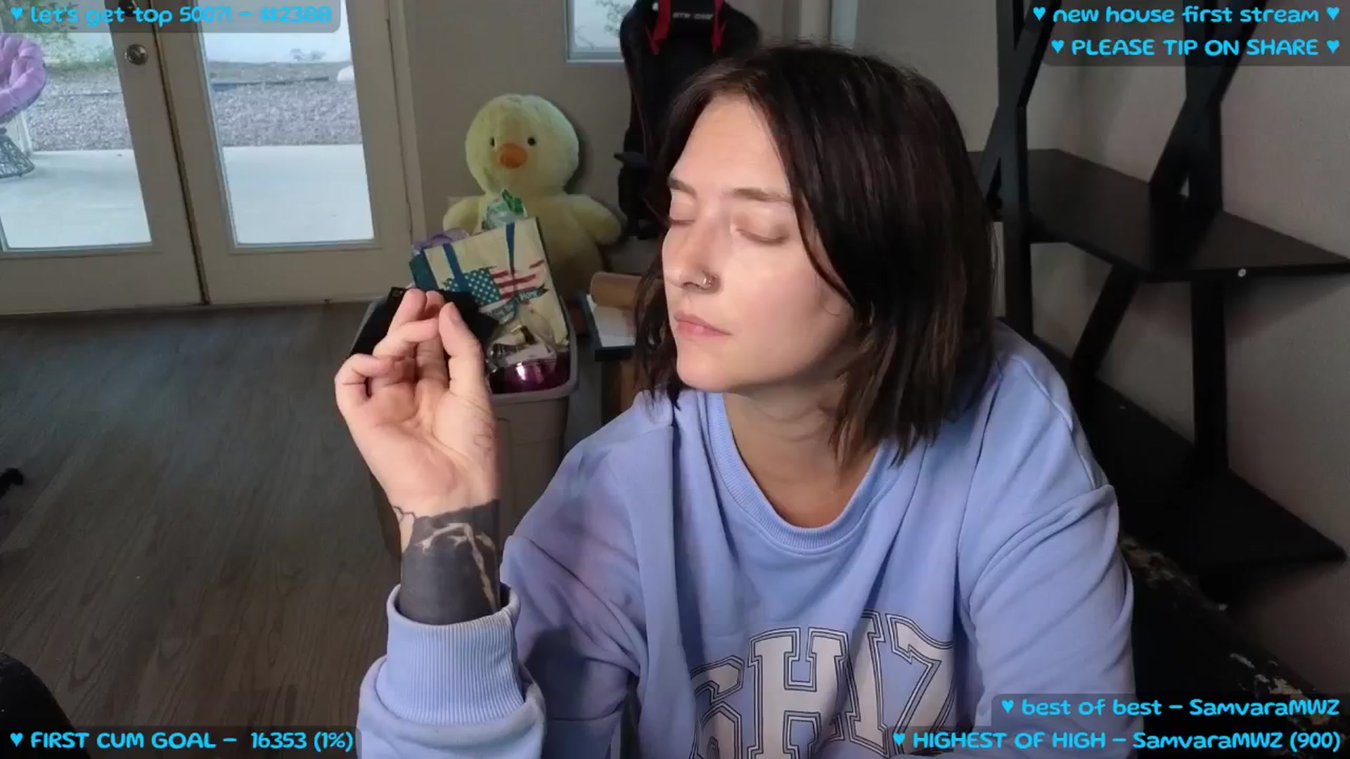 Gallery image thumbnail from MollyMeowz's myfreecams stream on, 09/06/2025, 02:03 image 18 of 20