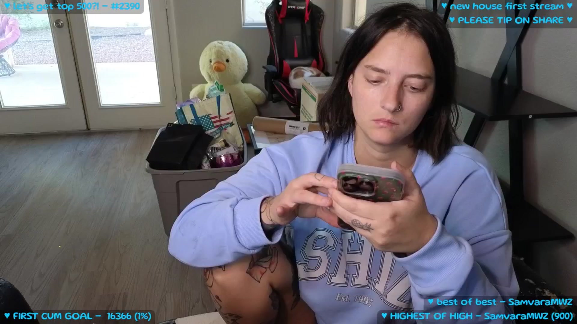 Gallery image thumbnail from MollyMeowz's myfreecams stream on, 09/06/2025, 02:03 image 12 of 20