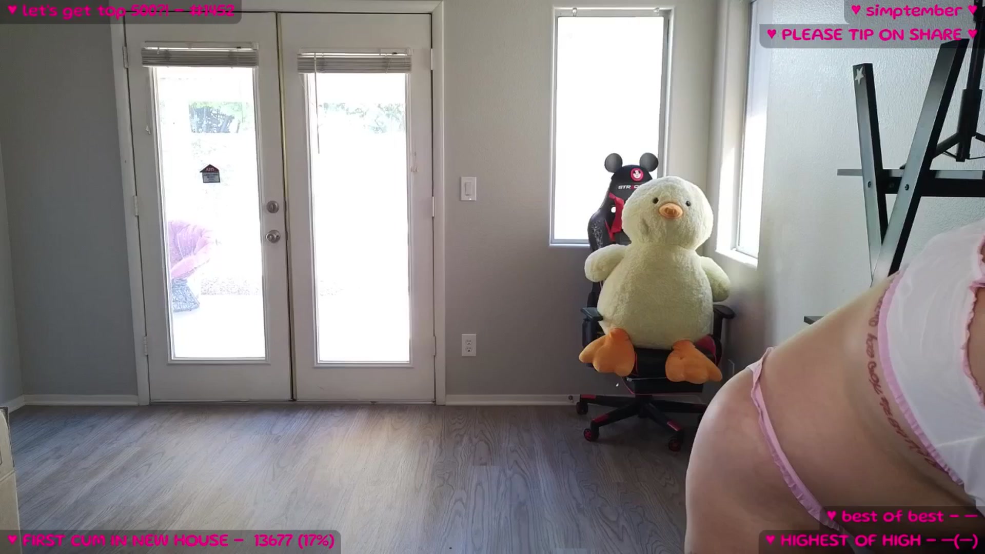 Gallery image thumbnail from MollyMeowz's myfreecams stream on, 09/06/2025, 18:17 image 9 of 20