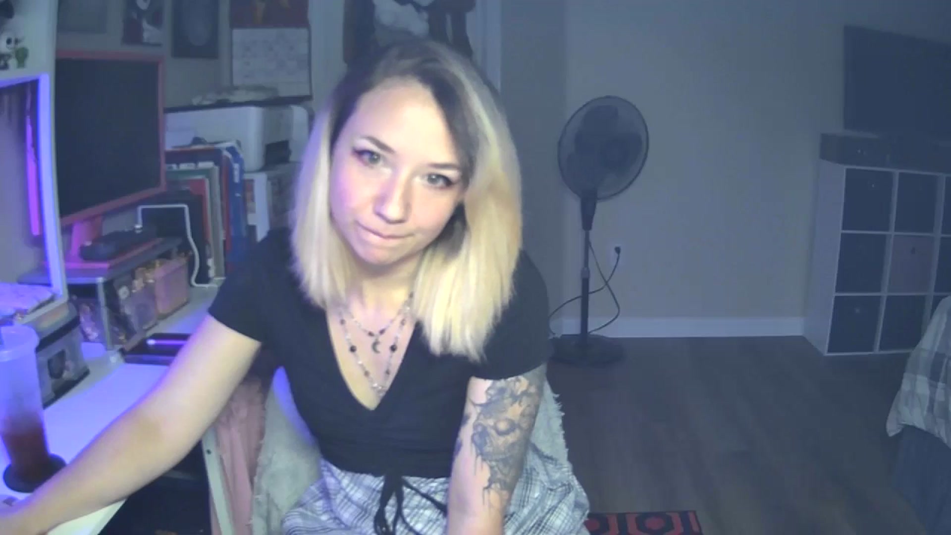 Gallery image thumbnail from MollyOctober's myfreecams stream on, 07/13/2024, 23:51 image 12 of 20