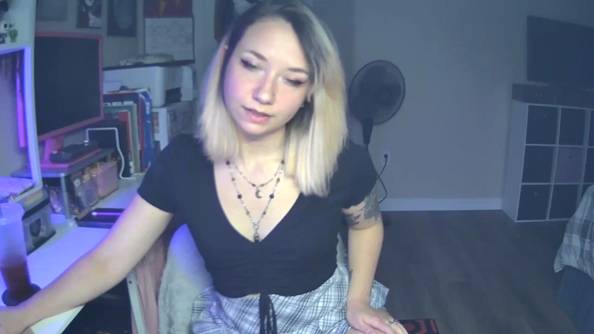 Gallery image thumbnail from MollyOctober's myfreecams stream on, 07/13/2024, 23:51 image 6 of 20