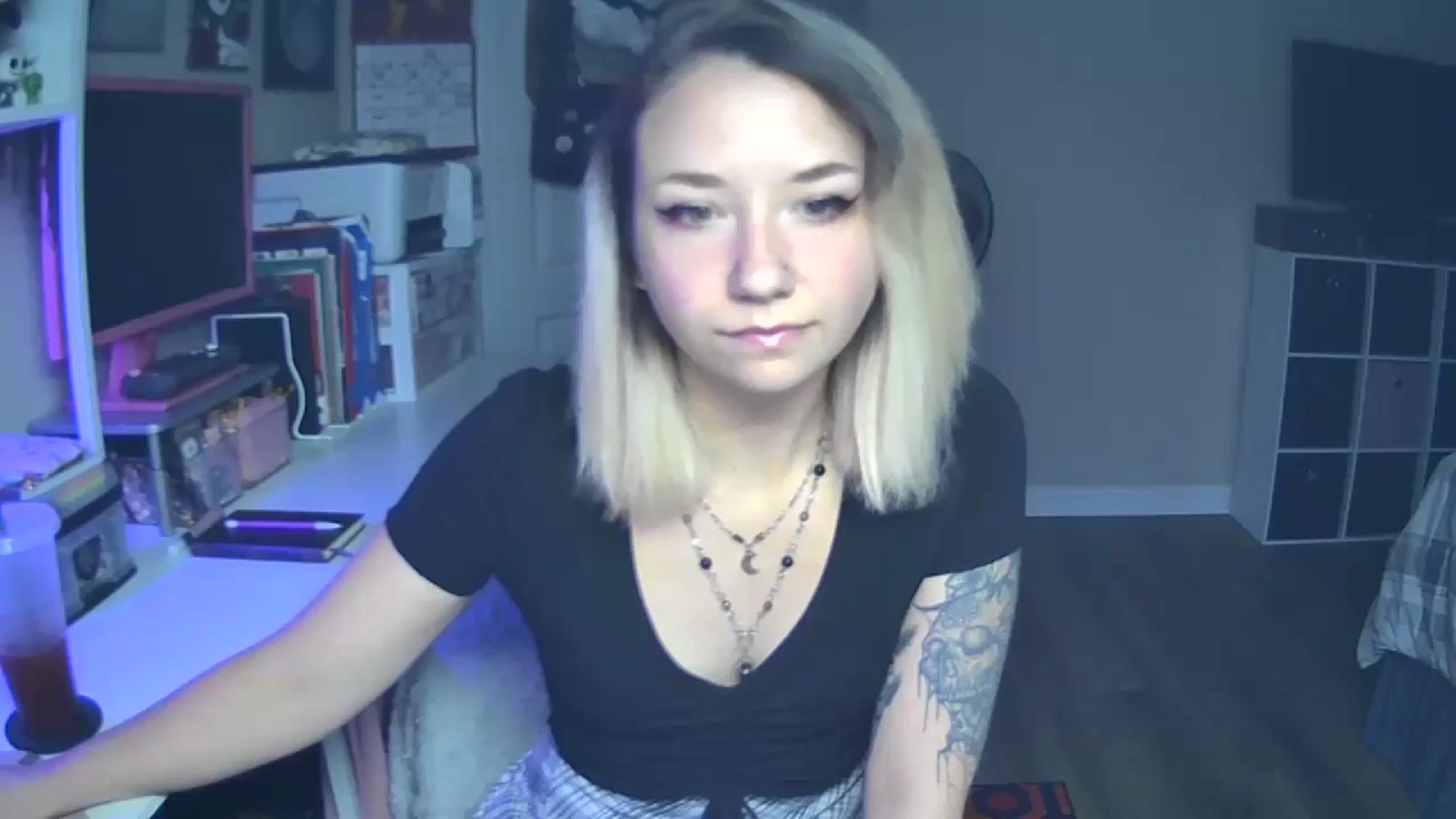 Gallery image thumbnail from MollyOctober's myfreecams stream on, 07/13/2024, 23:51 image 1 of 20