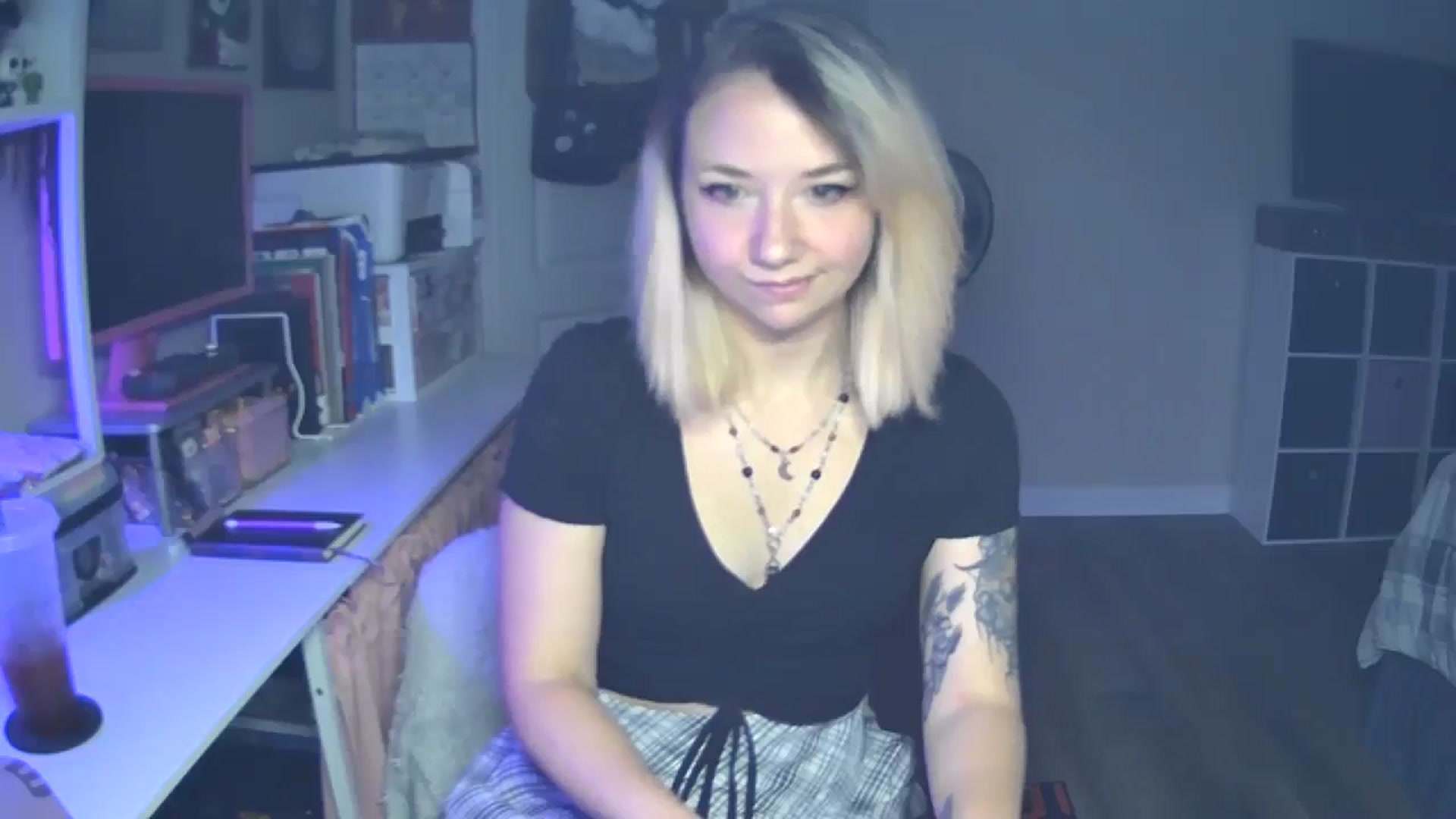 Gallery image thumbnail from MollyOctober's myfreecams stream on, 07/13/2024, 23:51 image 13 of 20