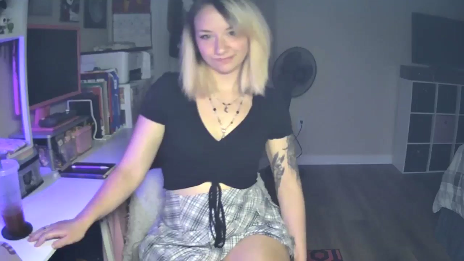 Gallery image thumbnail from MollyOctober's myfreecams stream on, 07/13/2024, 23:51 image 17 of 20