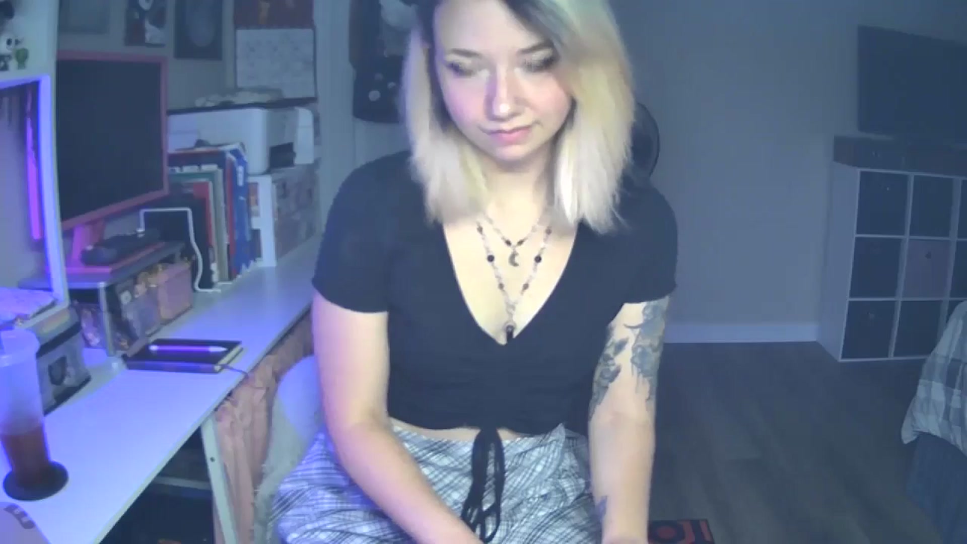 Gallery image thumbnail from MollyOctober's myfreecams stream on, 07/13/2024, 23:51 image 8 of 20