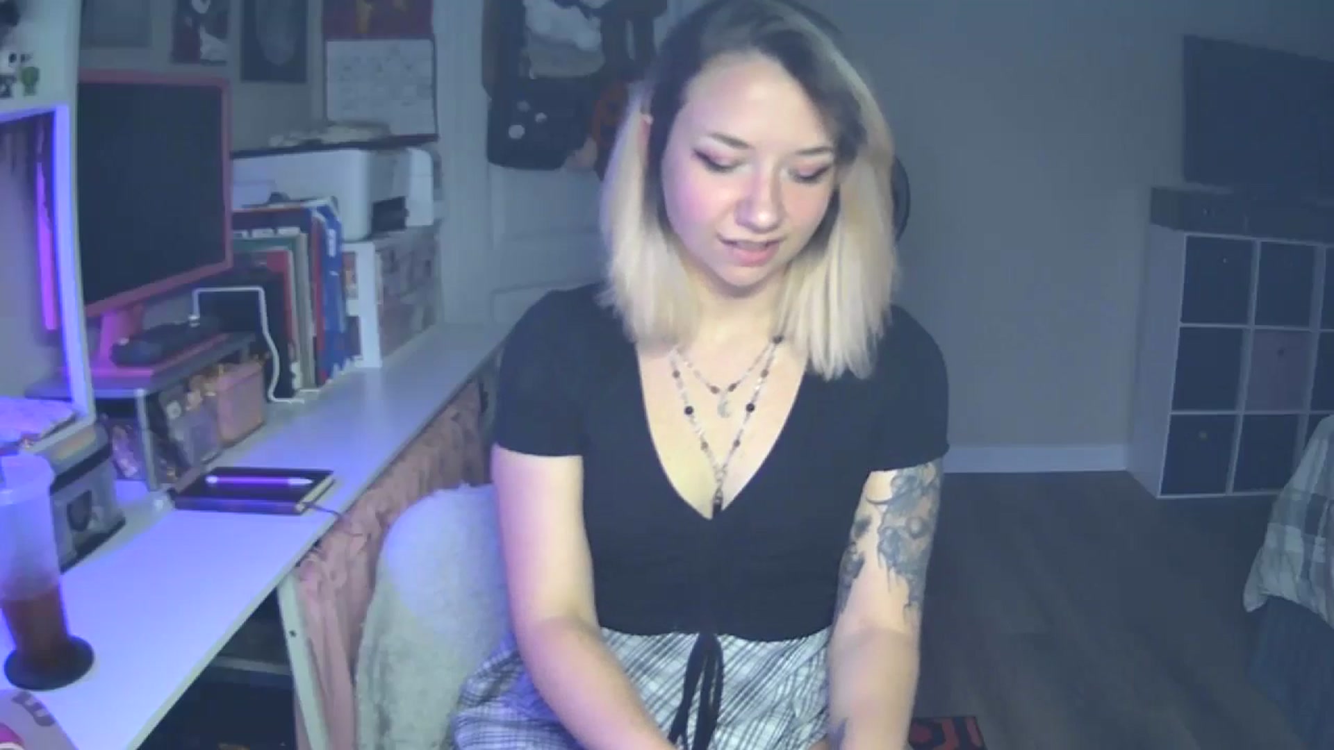 Gallery image thumbnail from MollyOctober's myfreecams stream on, 07/13/2024, 23:51 image 7 of 20