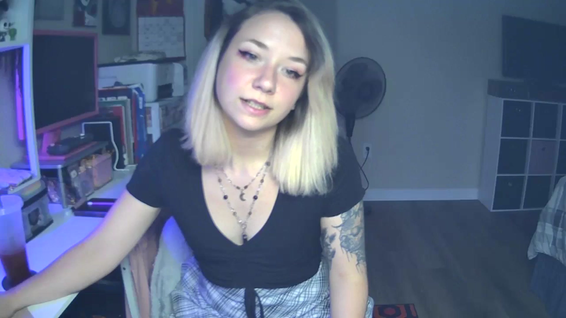 Gallery image thumbnail from MollyOctober's myfreecams stream on, 07/13/2024, 23:51 image 4 of 20