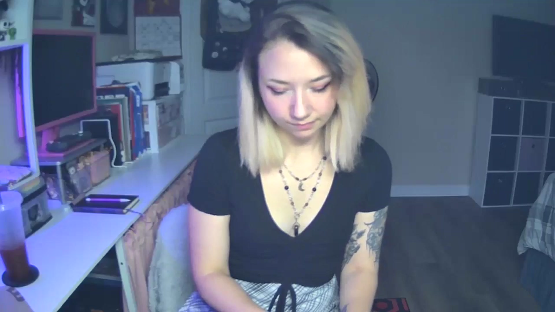 Gallery image thumbnail from MollyOctober's myfreecams stream on, 07/13/2024, 23:51 image 2 of 20