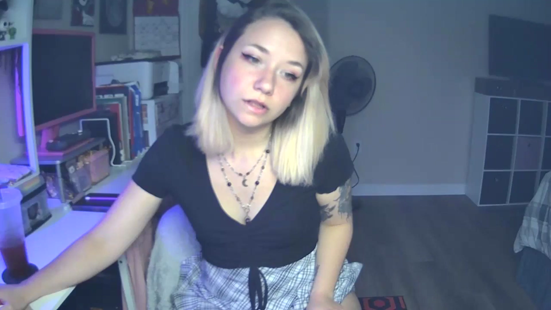 Gallery image thumbnail from MollyOctober's myfreecams stream on, 07/13/2024, 23:51 image 5 of 20
