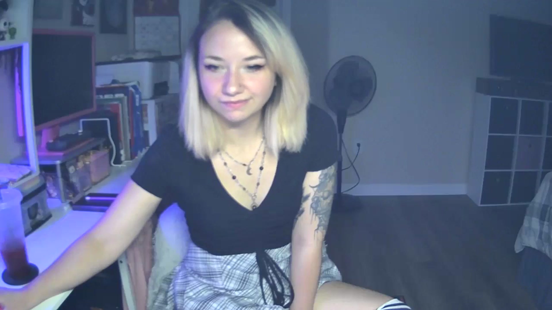 Gallery image thumbnail from MollyOctober's myfreecams stream on, 07/13/2024, 23:51 image 15 of 20