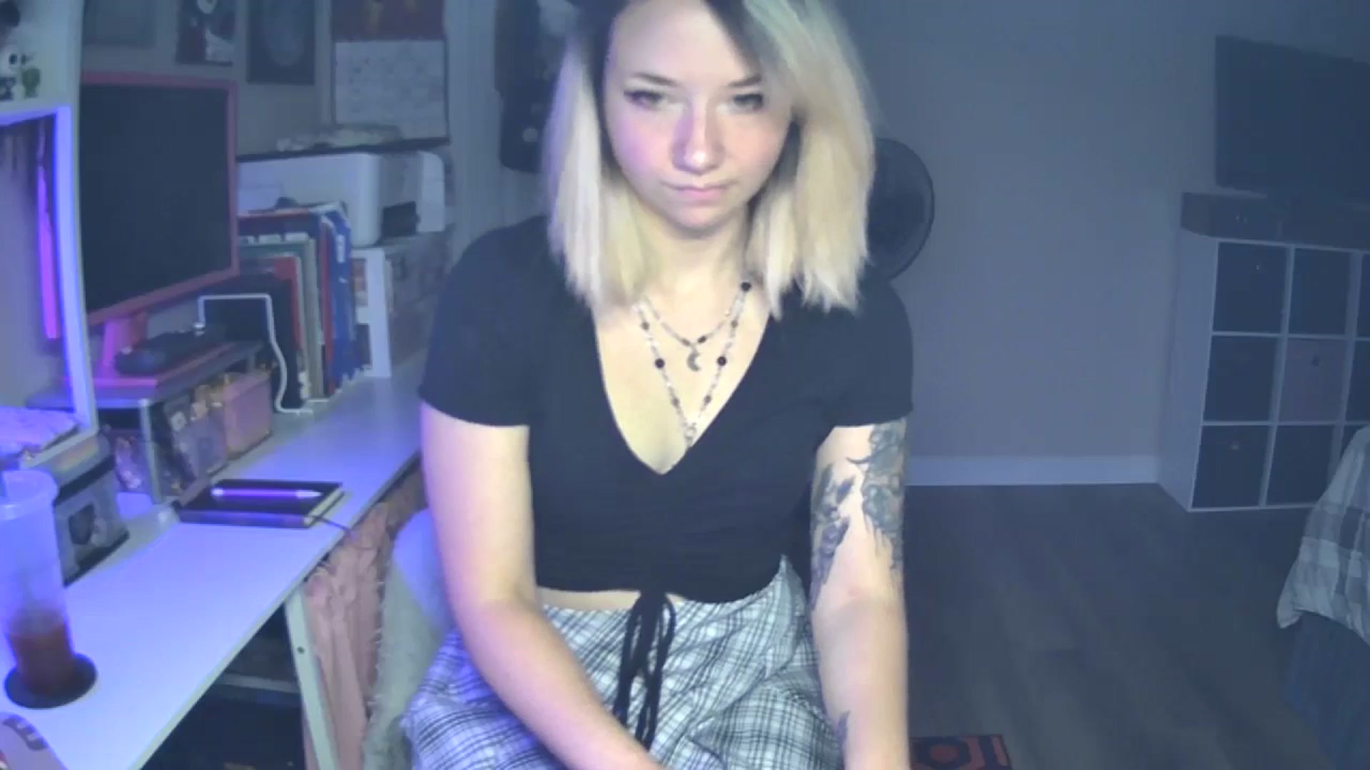 Gallery image thumbnail from MollyOctober's myfreecams stream on, 07/13/2024, 23:51 image 16 of 20
