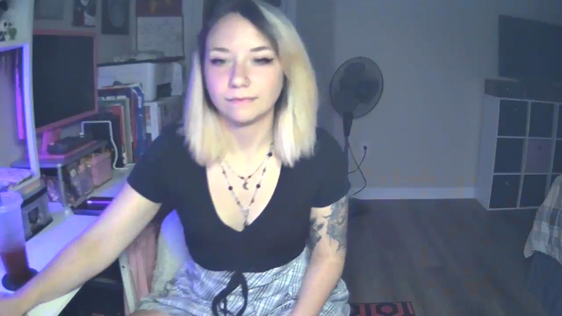 Gallery image thumbnail from MollyOctober's myfreecams stream on, 07/13/2024, 23:51 image 10 of 20