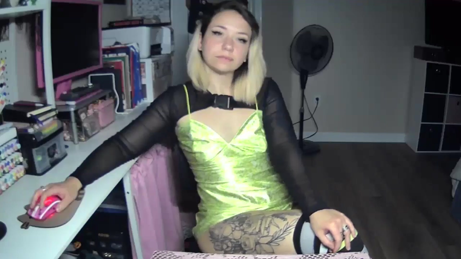 Gallery image thumbnail from MollyOctober's myfreecams stream on, 07/18/2024, 24:09 image 14 of 20