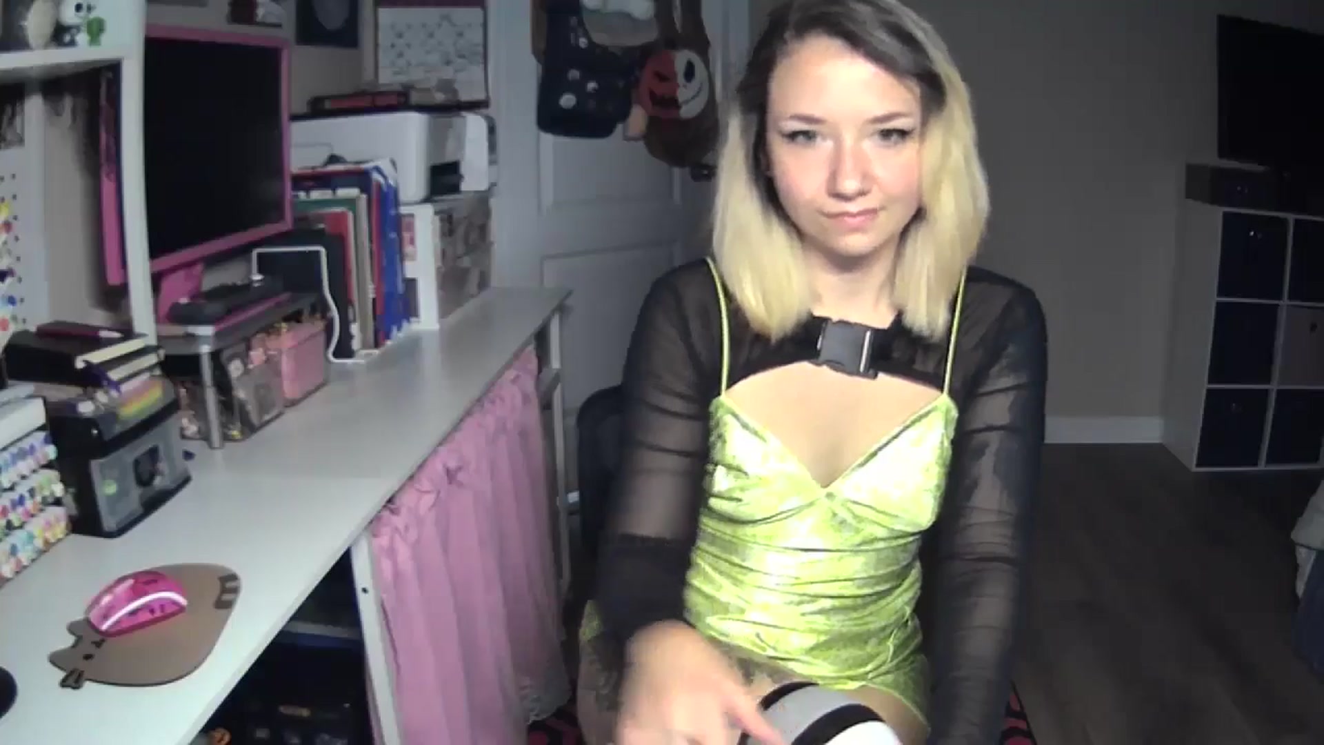 Gallery image thumbnail from MollyOctober's myfreecams stream on, 07/18/2024, 24:09 image 10 of 20