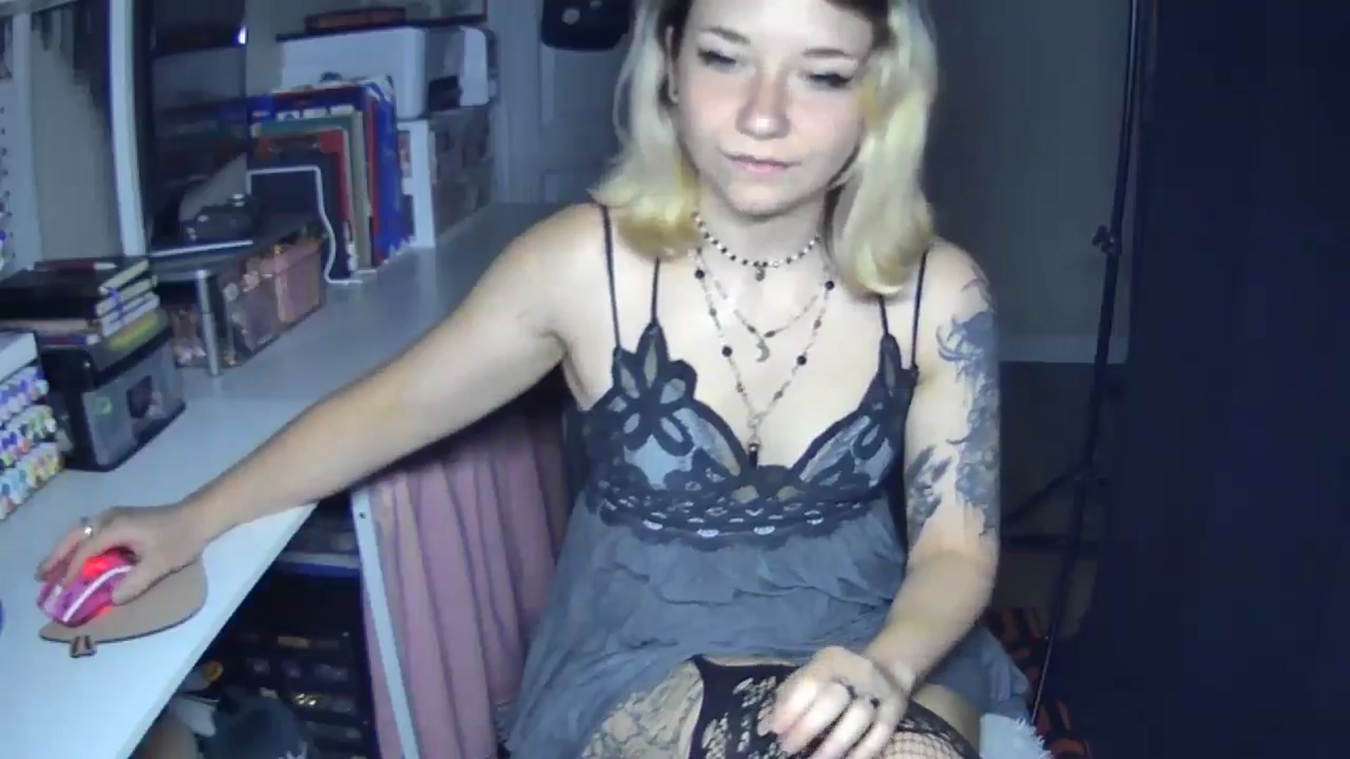 Gallery image thumbnail from MollyOctober's myfreecams stream on, 08/06/2024, 24:14 image 19 of 20
