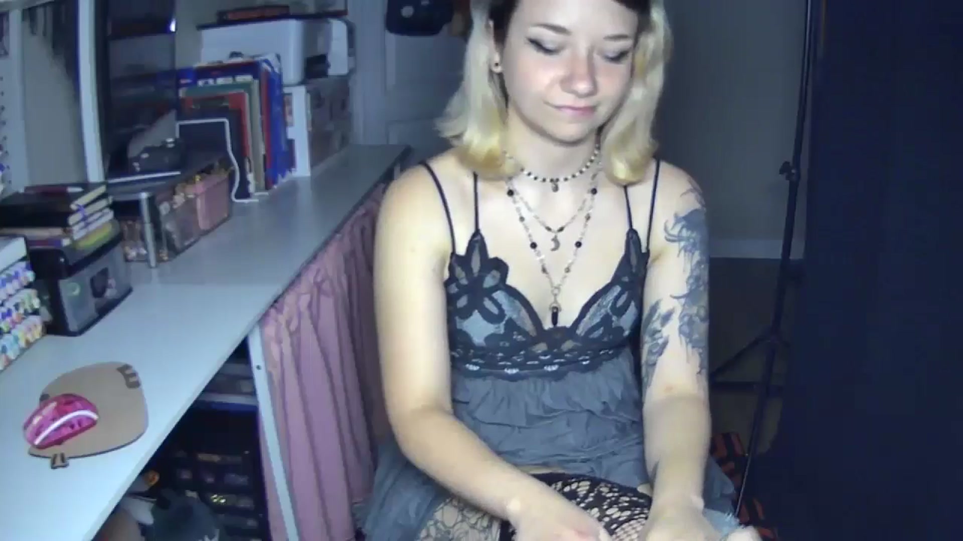 Gallery image thumbnail from MollyOctober's myfreecams stream on, 08/06/2024, 24:14 image 13 of 20