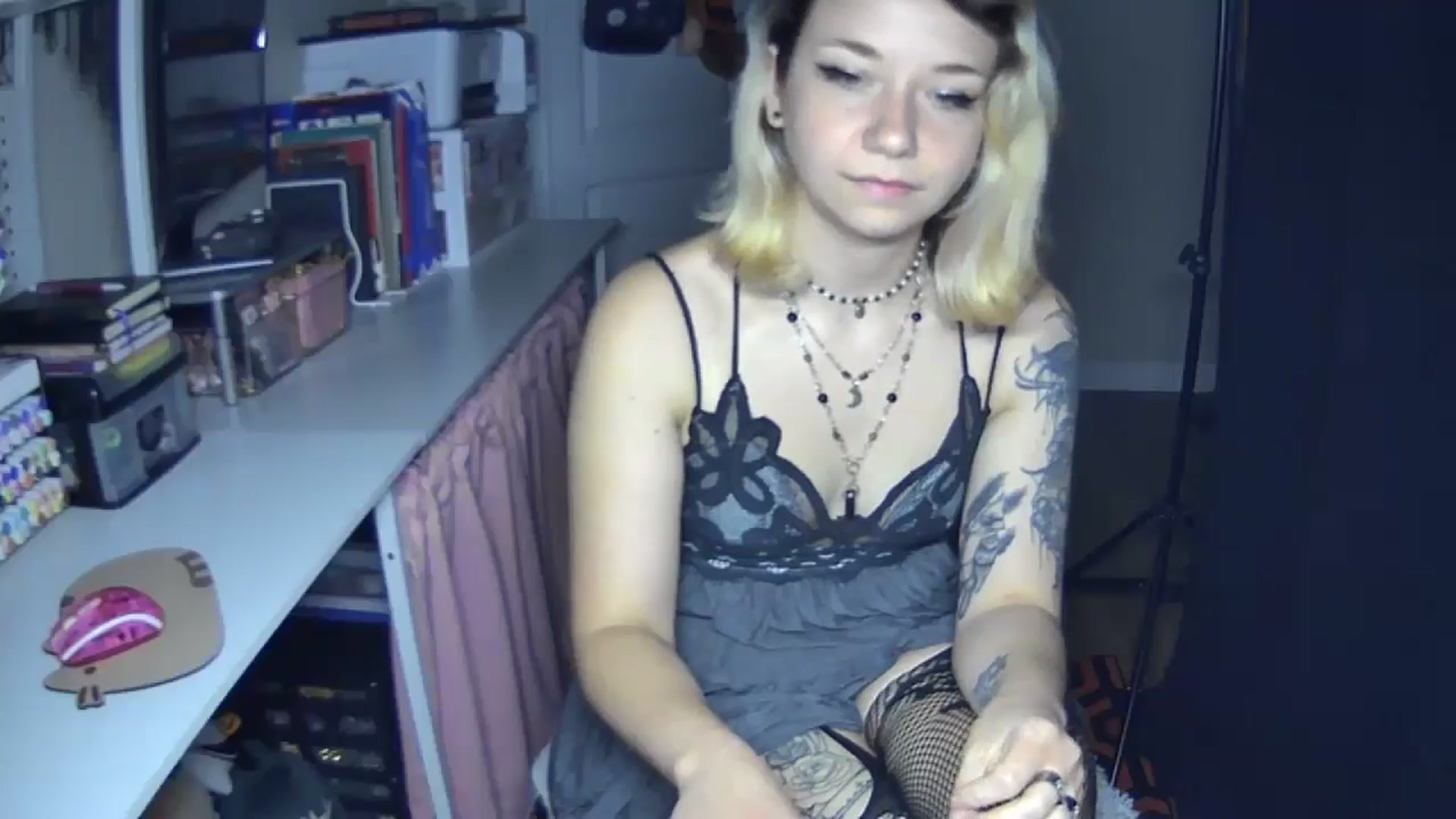 Gallery image thumbnail from MollyOctober's myfreecams stream on, 08/06/2024, 24:14 image 2 of 20