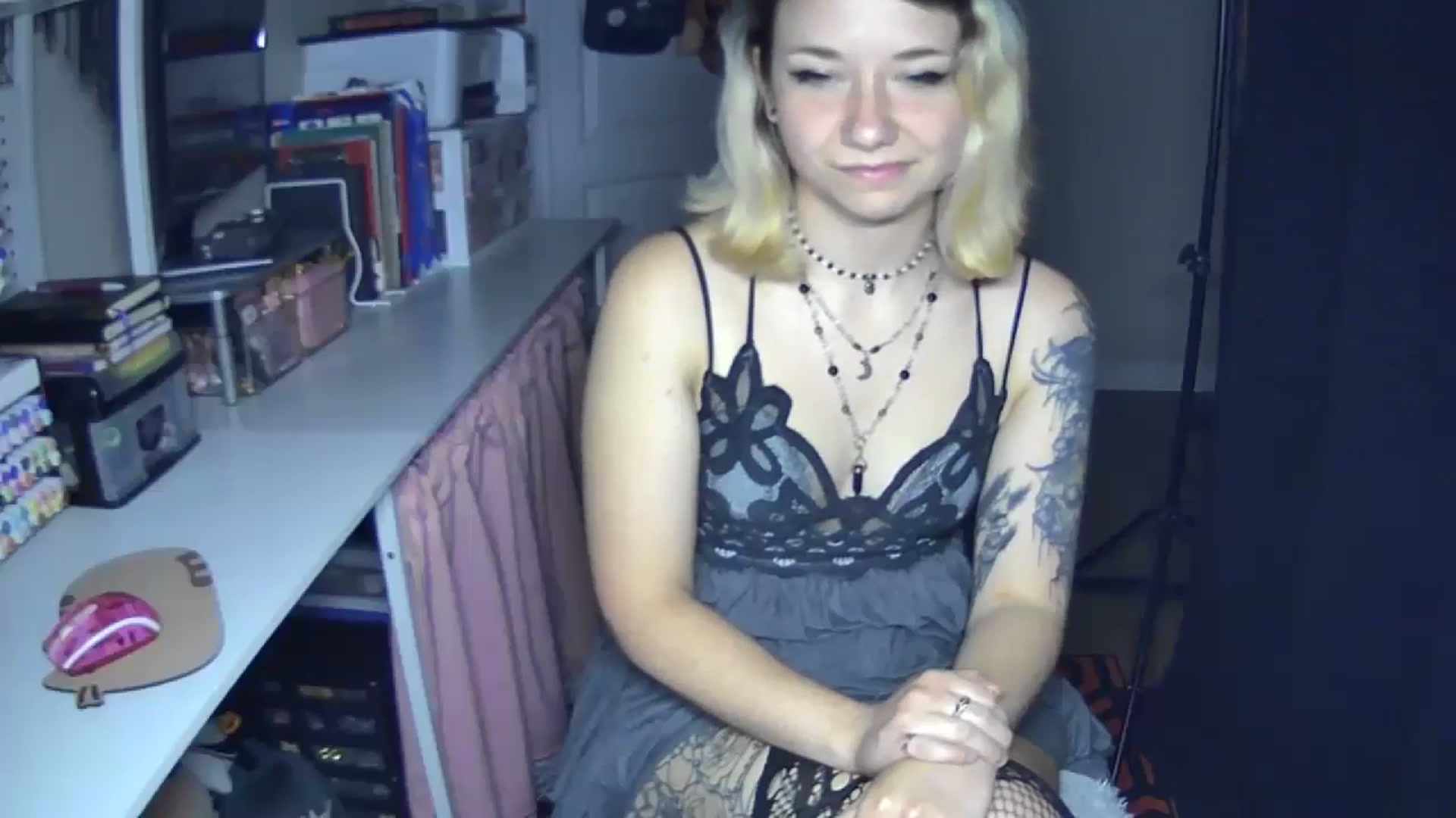 Gallery image thumbnail from MollyOctober's myfreecams stream on, 08/06/2024, 24:14 image 10 of 20