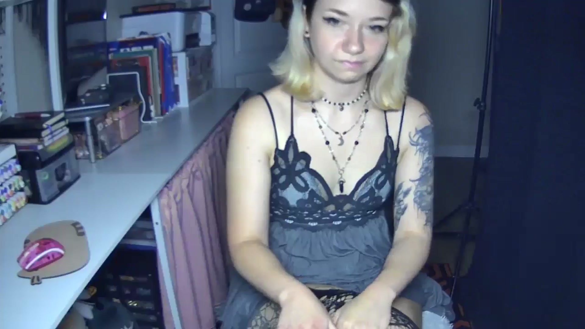 Gallery image thumbnail from MollyOctober's myfreecams stream on, 08/06/2024, 24:14 image 9 of 20