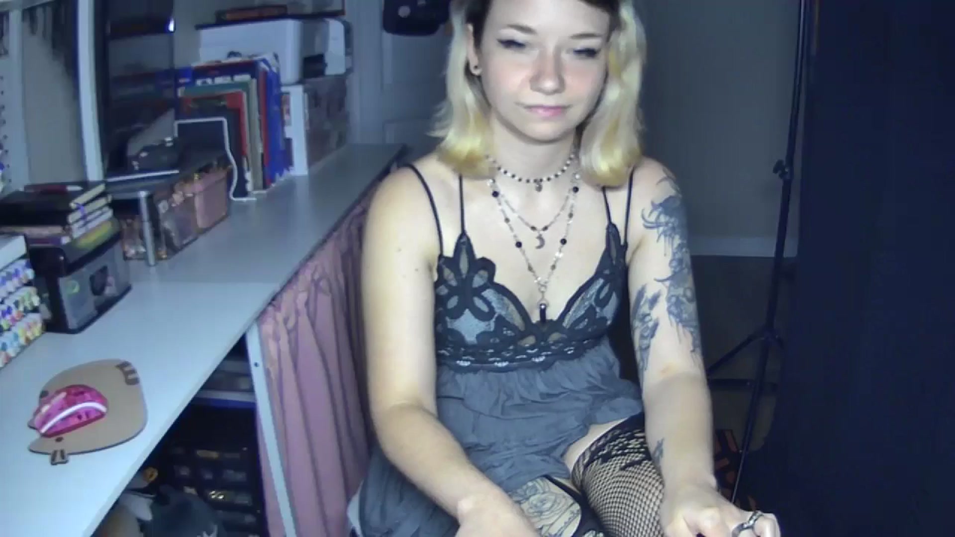 Gallery image thumbnail from MollyOctober's myfreecams stream on, 08/06/2024, 24:14 image 3 of 20