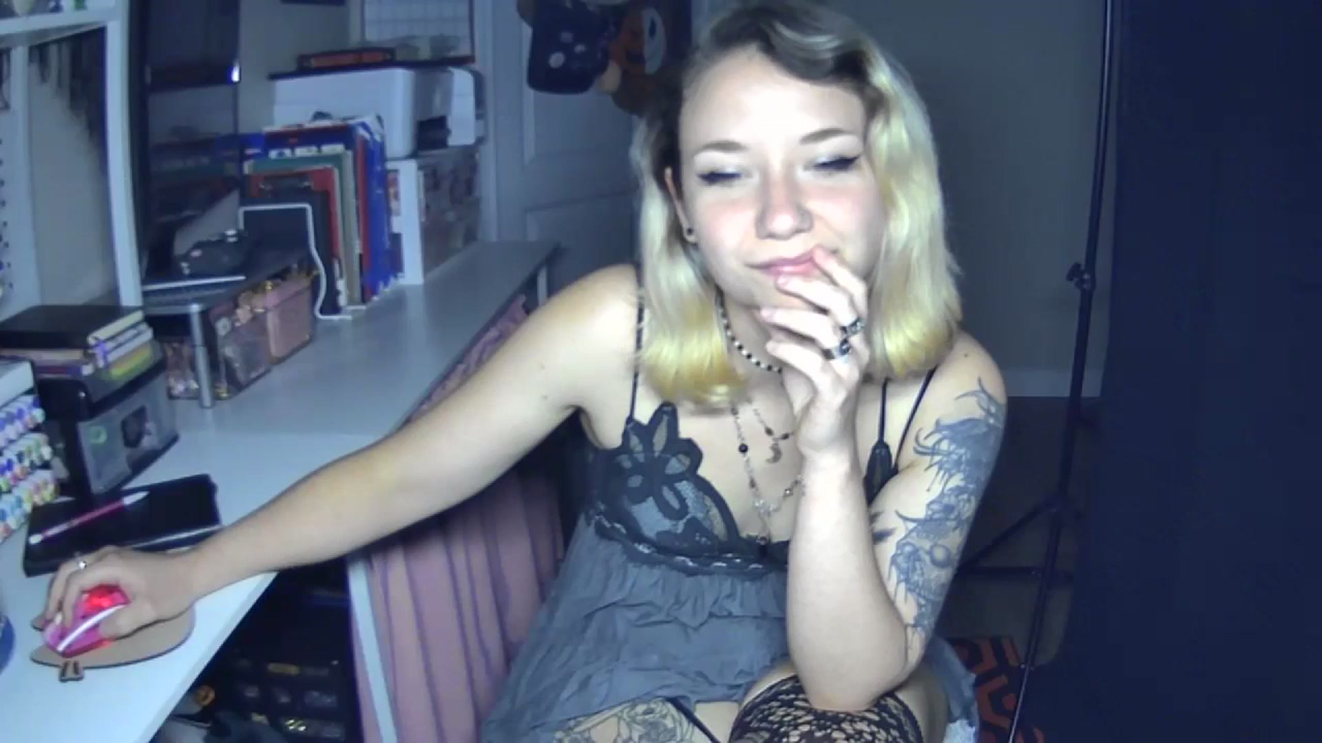 Gallery image thumbnail from MollyOctober's myfreecams stream on, 08/06/2024, 02:09 image 11 of 20
