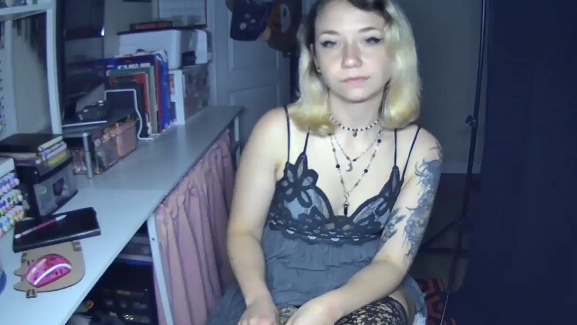 Gallery image thumbnail from MollyOctober's myfreecams stream on, 08/06/2024, 02:09 image 10 of 20
