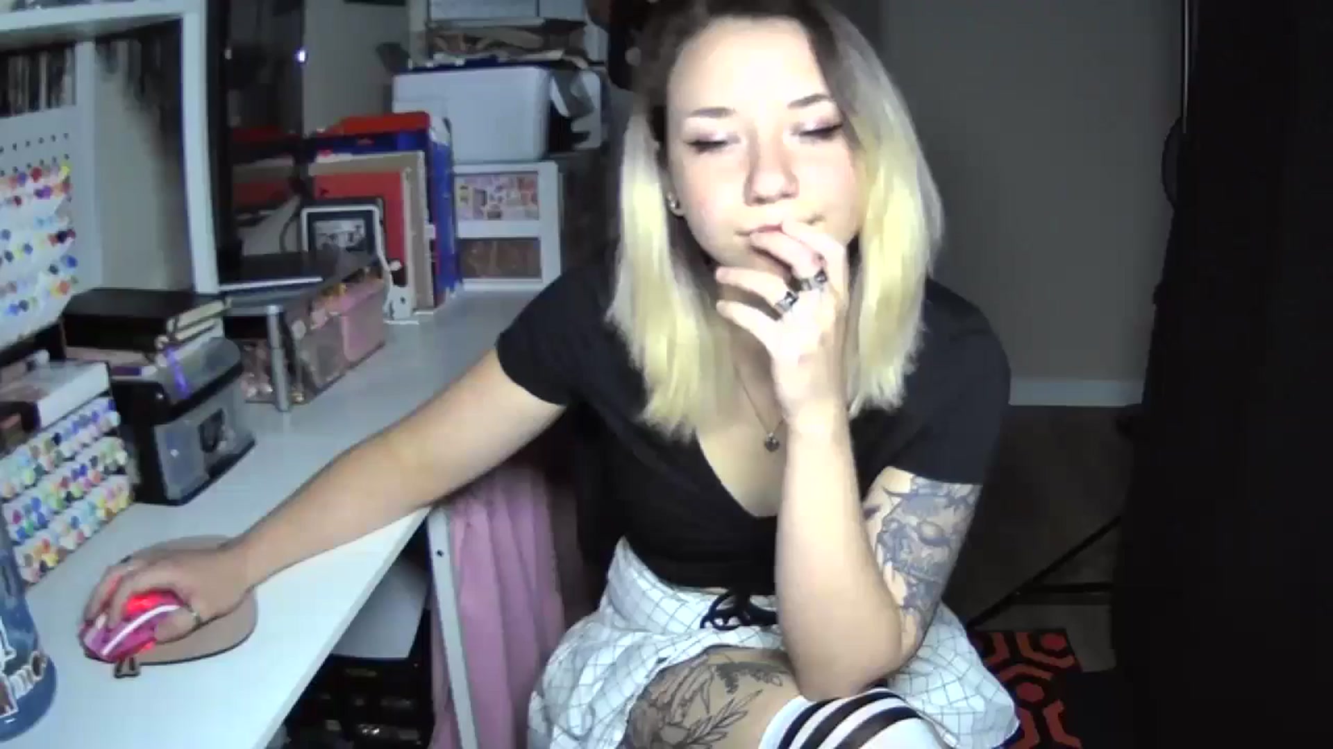 Gallery image thumbnail from MollyOctober's myfreecams stream on, 09/29/2024, 24:40 image 9 of 20