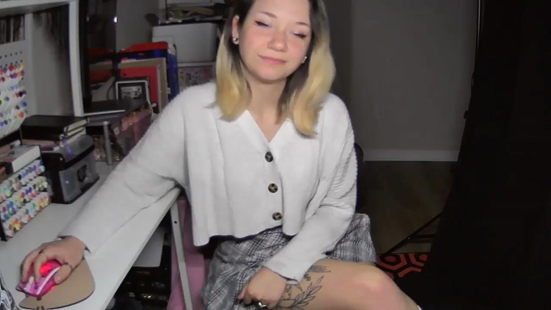 Gallery image thumbnail from MollyOctober's myfreecams stream on, 10/01/2024, 01:21 image 4 of 20