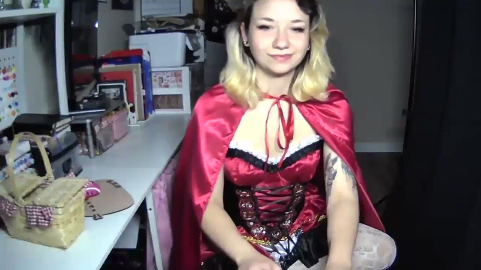 Gallery image thumbnail from MollyOctober's myfreecams stream on, 10/02/2024, 24:15 image 11 of 20