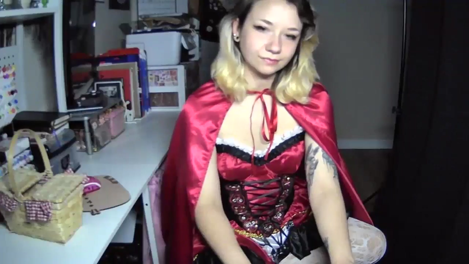 Gallery image thumbnail from MollyOctober's myfreecams stream on, 10/02/2024, 24:15 image 10 of 20
