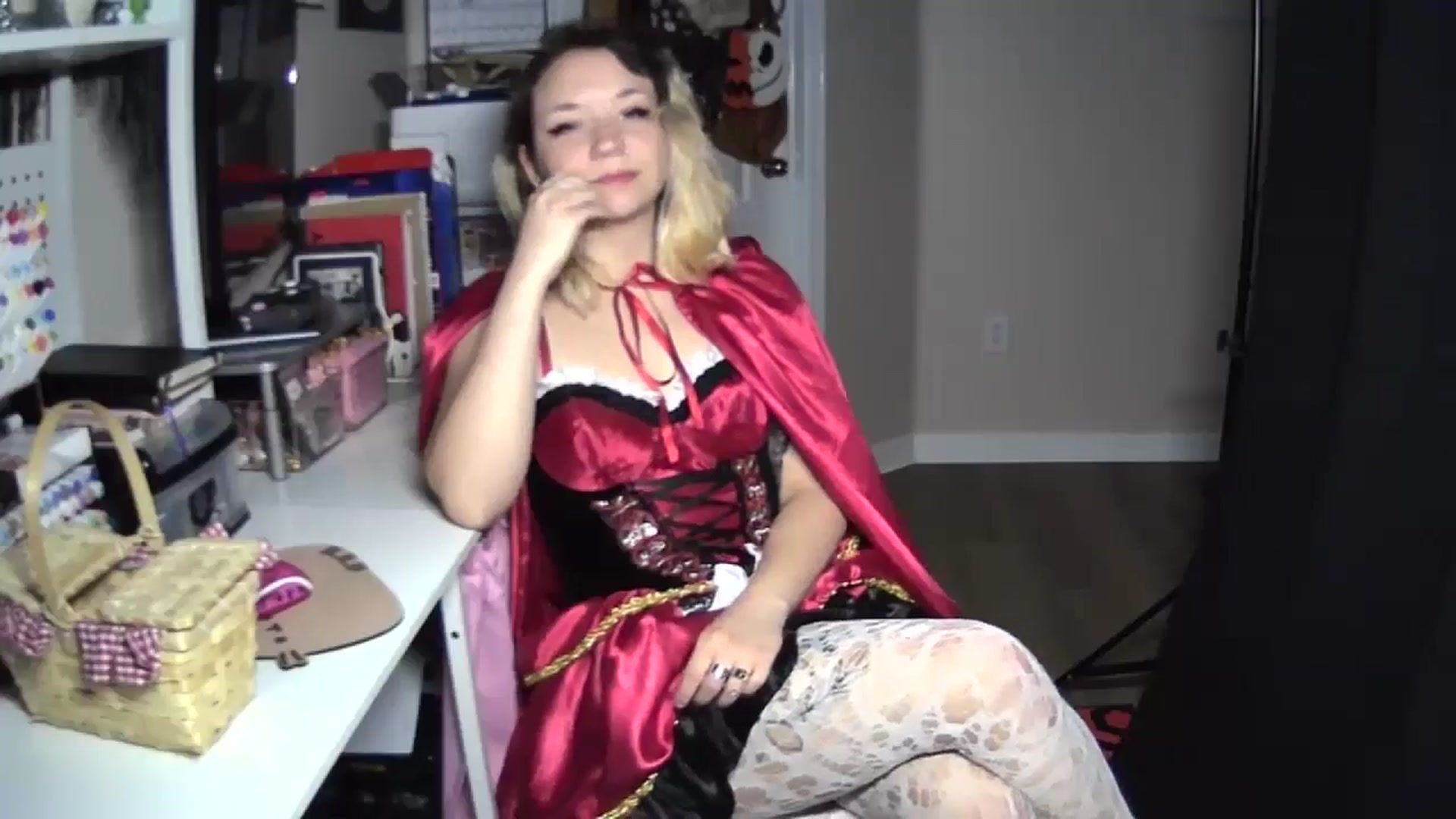 Gallery image thumbnail from MollyOctober's myfreecams stream on, 10/02/2024, 24:15 image 15 of 20