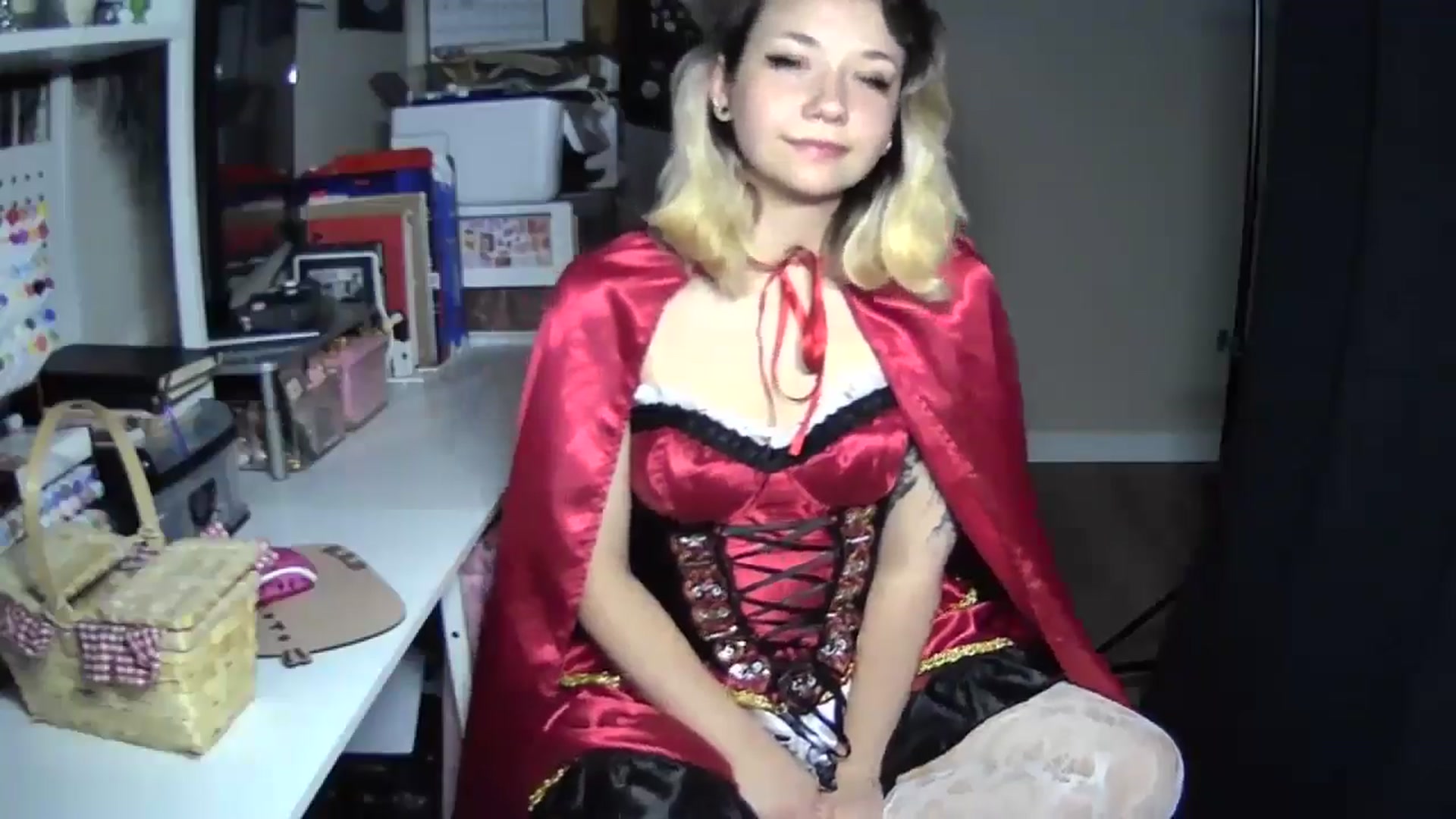 Gallery image thumbnail from MollyOctober's myfreecams stream on, 10/02/2024, 24:15 image 8 of 20