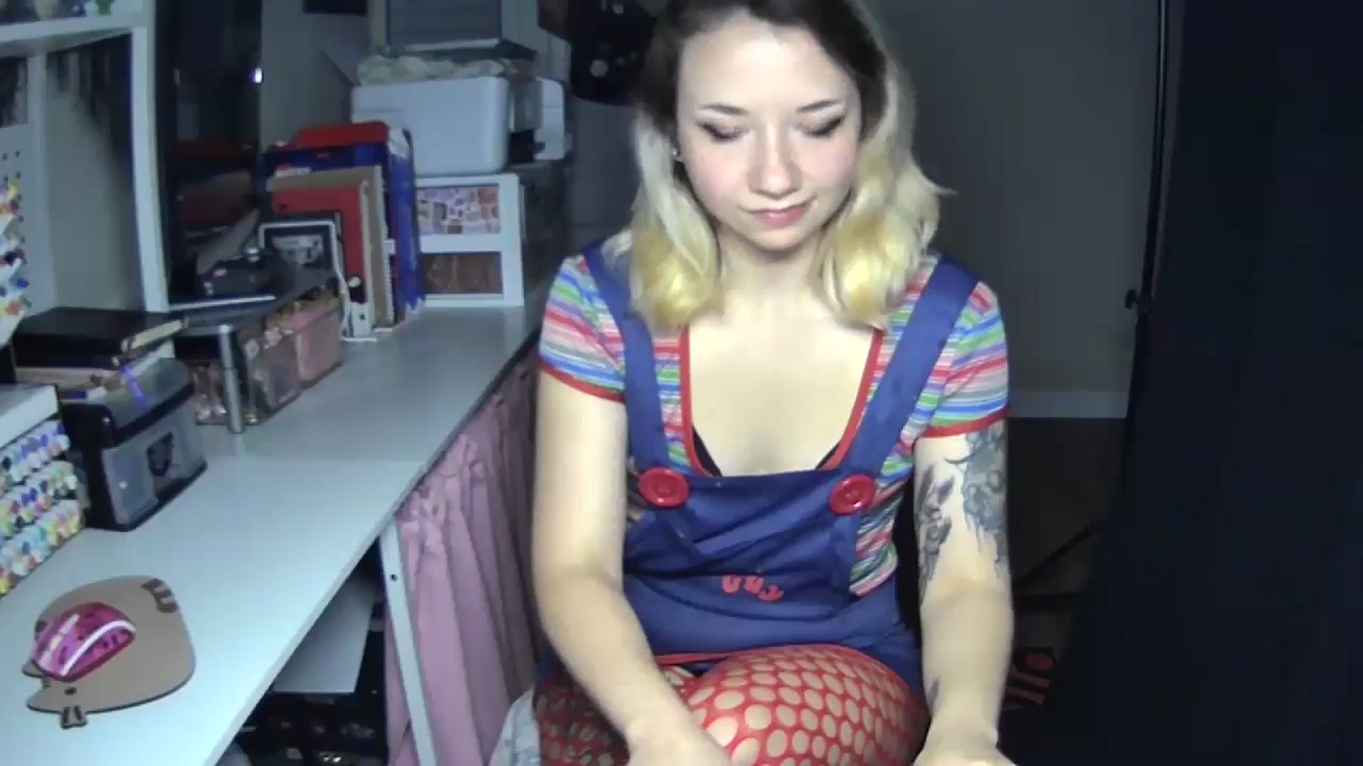 Gallery image thumbnail from MollyOctober's myfreecams stream on, 10/04/2024, 01:03 image 6 of 20