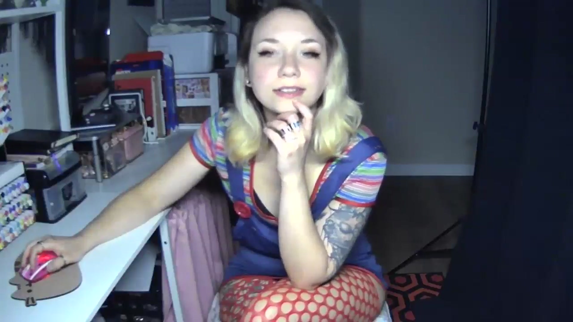 Gallery image thumbnail from MollyOctober's myfreecams stream on, 10/04/2024, 01:03 image 9 of 20