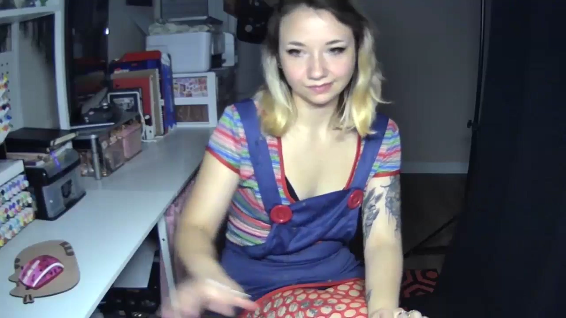 Gallery image thumbnail from MollyOctober's myfreecams stream on, 10/04/2024, 01:03 image 16 of 20