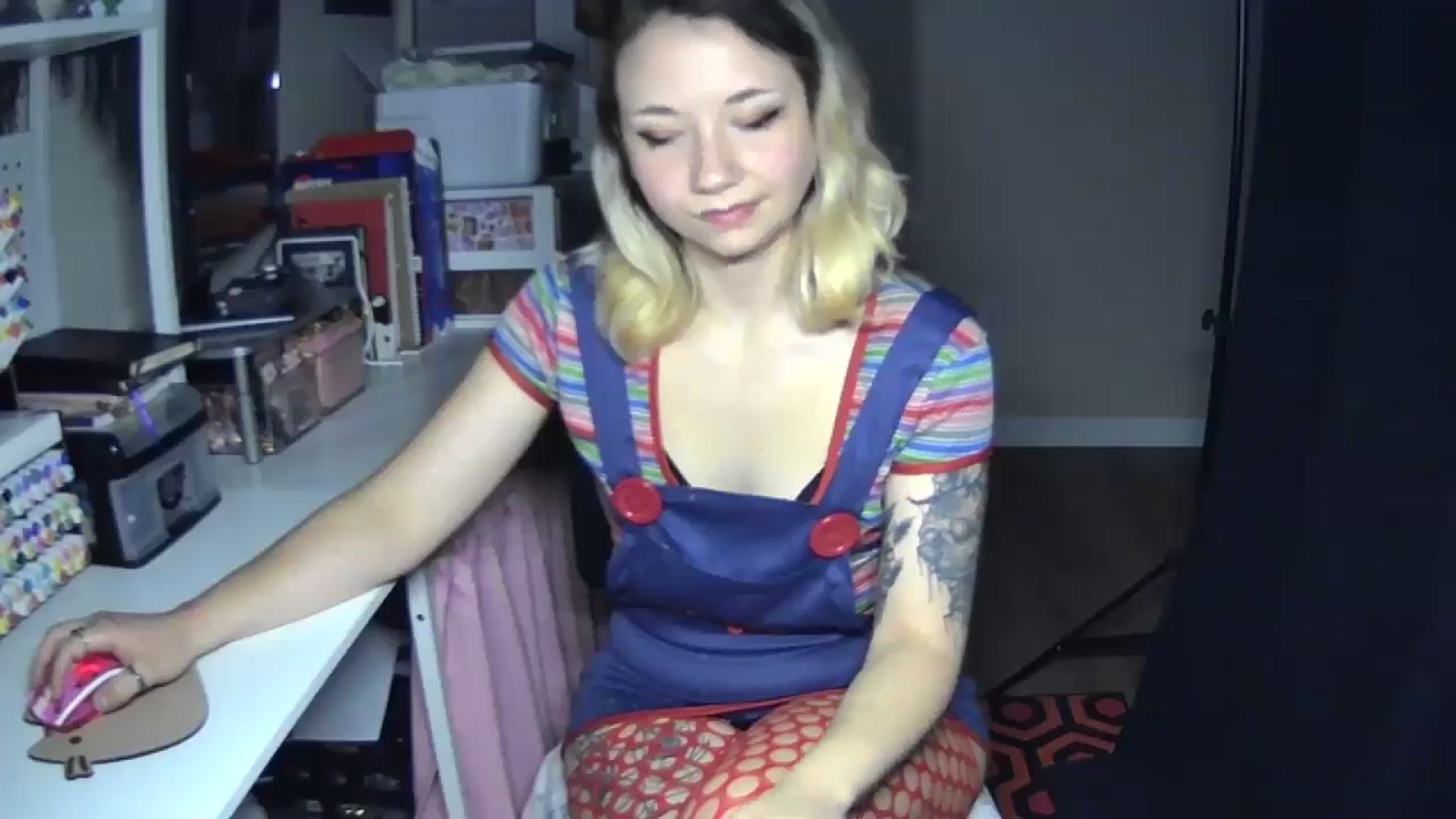 Gallery image thumbnail from MollyOctober's myfreecams stream on, 10/04/2024, 01:03 image 8 of 20