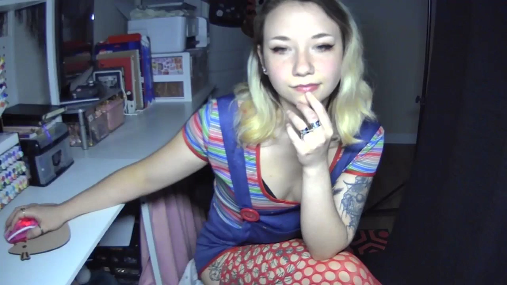 Gallery image thumbnail from MollyOctober's myfreecams stream on, 10/04/2024, 01:03 image 1 of 20