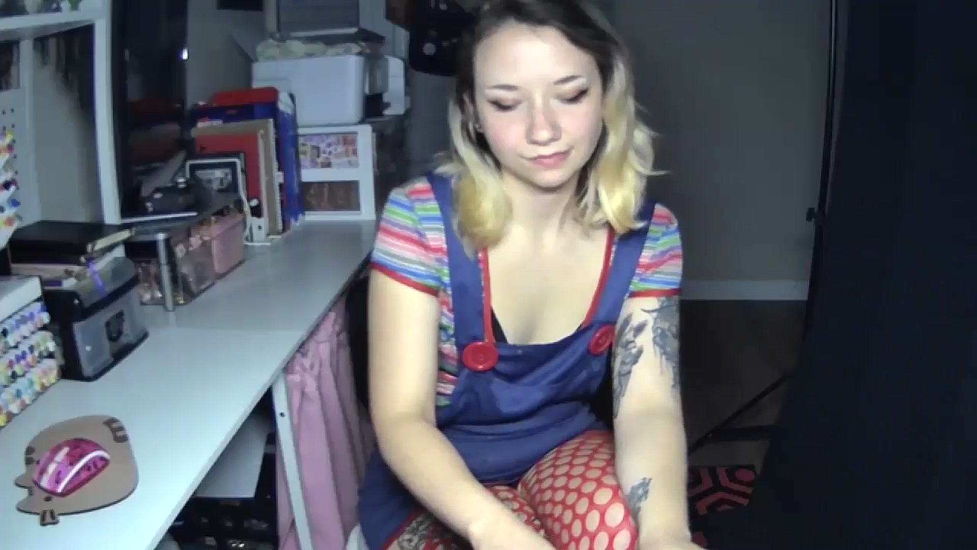 Gallery image thumbnail from MollyOctober's myfreecams stream on, 10/04/2024, 01:03 image 17 of 20