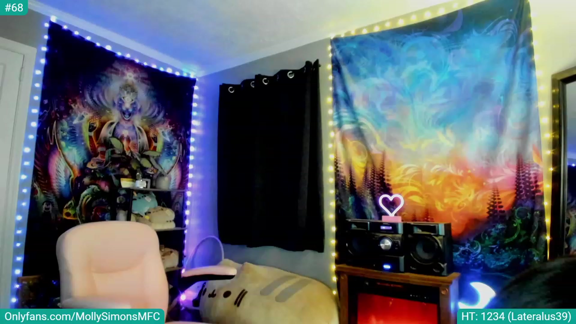 Gallery image thumbnail from MollySimons's myfreecams stream on, 04/03/2023, 04:24 image 17 of 20