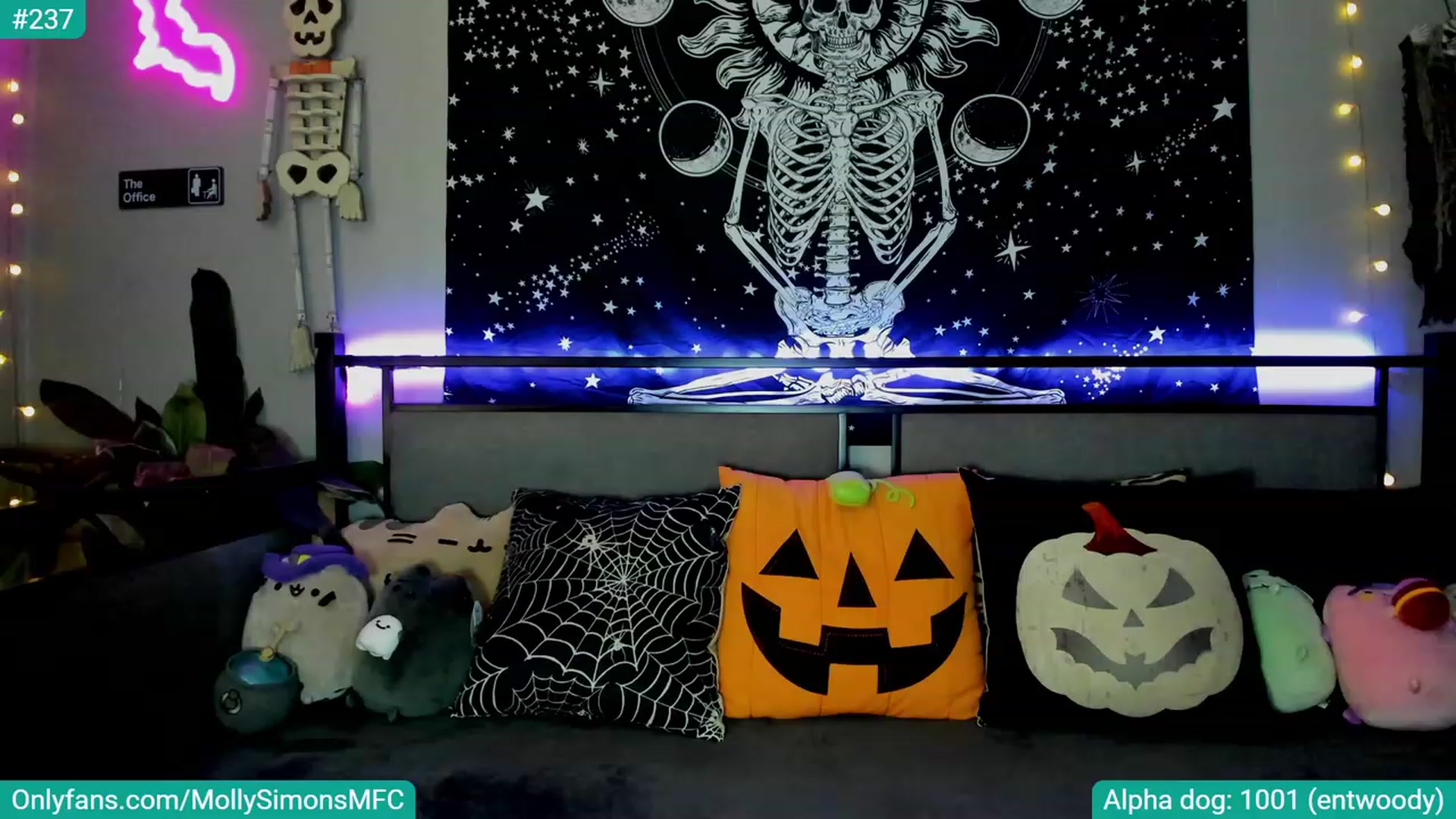 Gallery image thumbnail from MollySimons's myfreecams stream on, 10/15/2023, 03:07 image 20 of 20