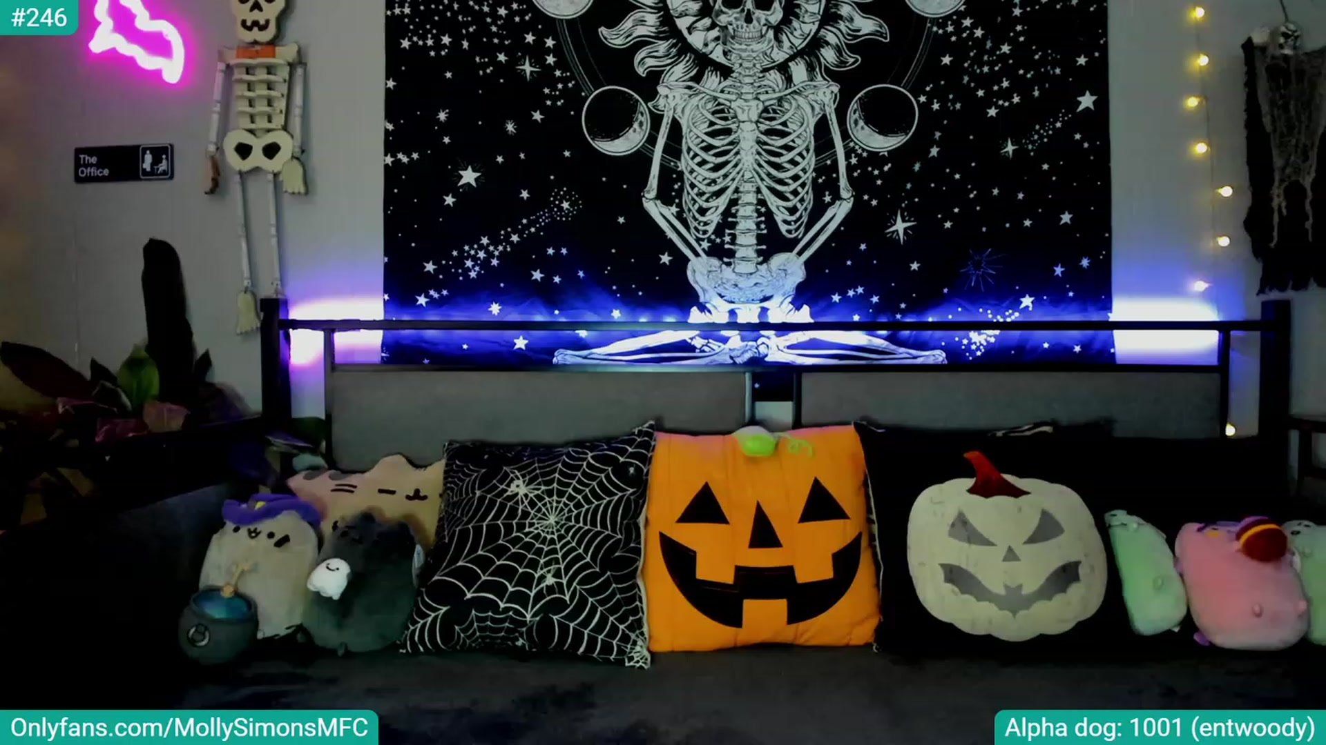 Gallery image thumbnail from MollySimons's myfreecams stream on, 10/15/2023, 03:07 image 14 of 20