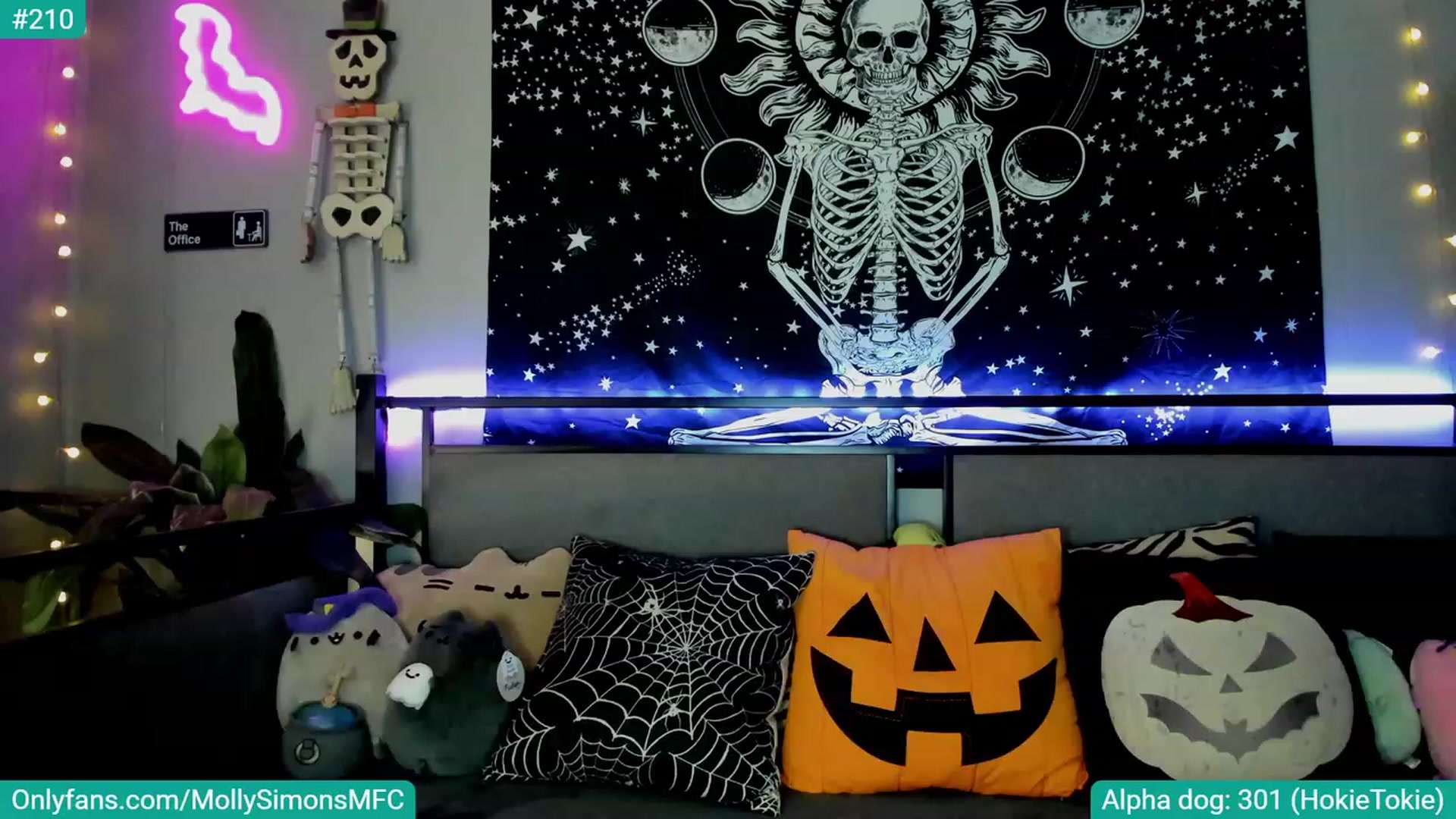 Gallery image thumbnail from MollySimons's myfreecams stream on, 10/16/2023, 03:57 image 14 of 20