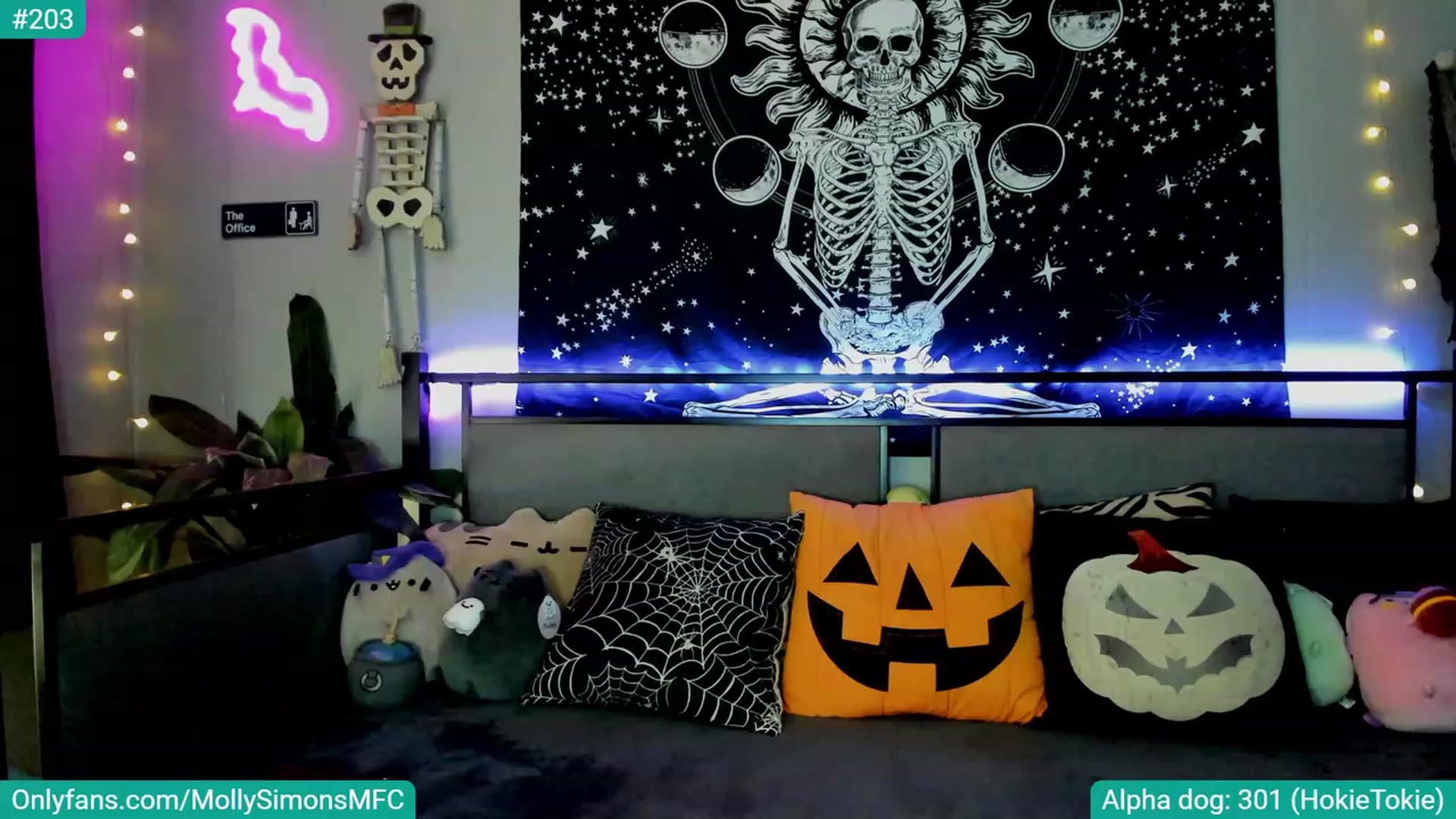 Gallery image thumbnail from MollySimons's myfreecams stream on, 10/16/2023, 03:57 image 18 of 20