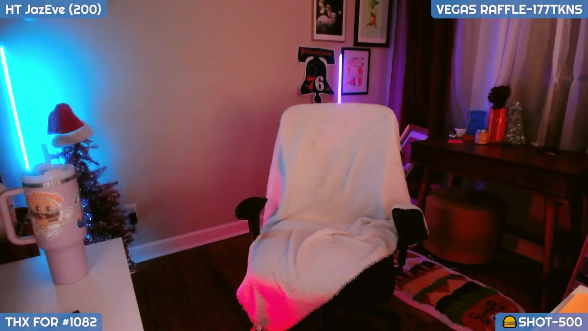 Gallery image thumbnail from MollySnacks's myfreecams stream on, 12/28/2024, 06:02 image 10 of 20