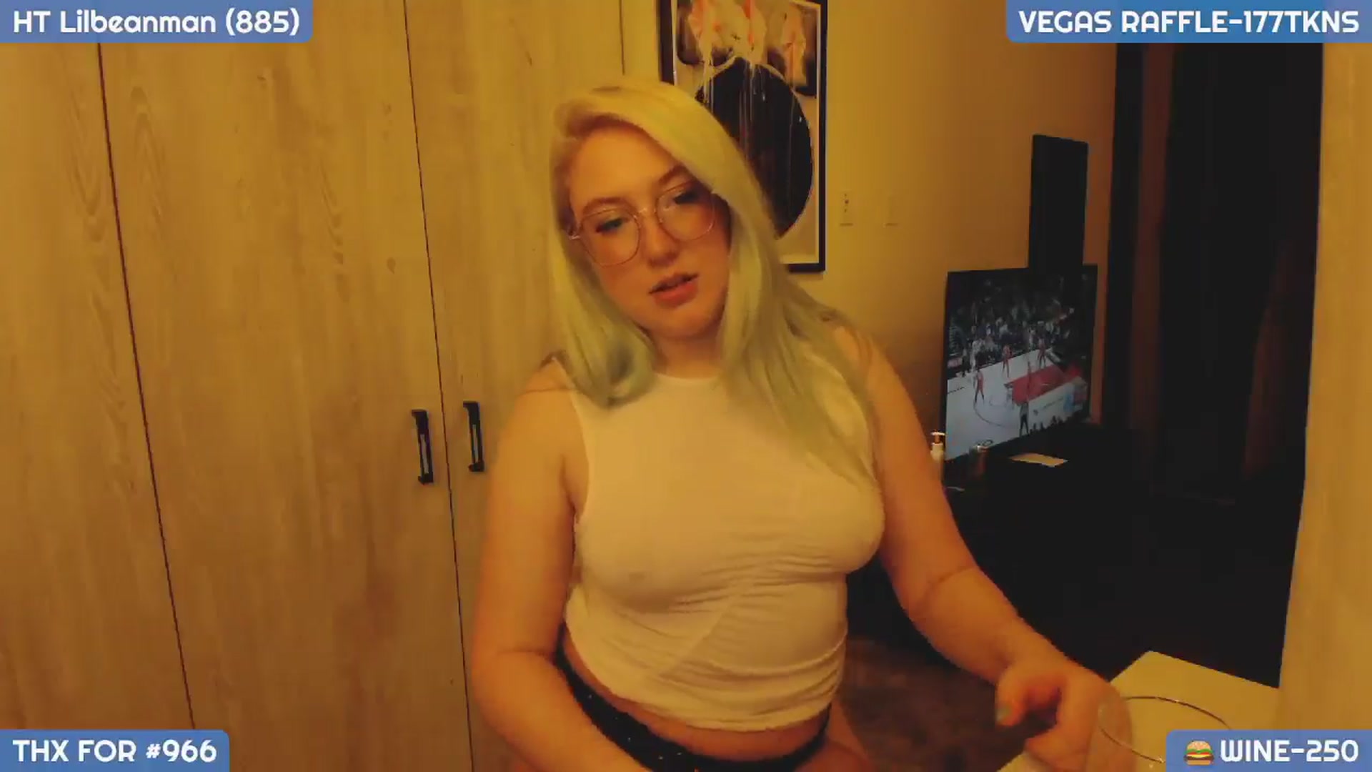 Gallery image thumbnail from MollySnacks's myfreecams stream on, 12/31/2024, 05:35 image 10 of 20