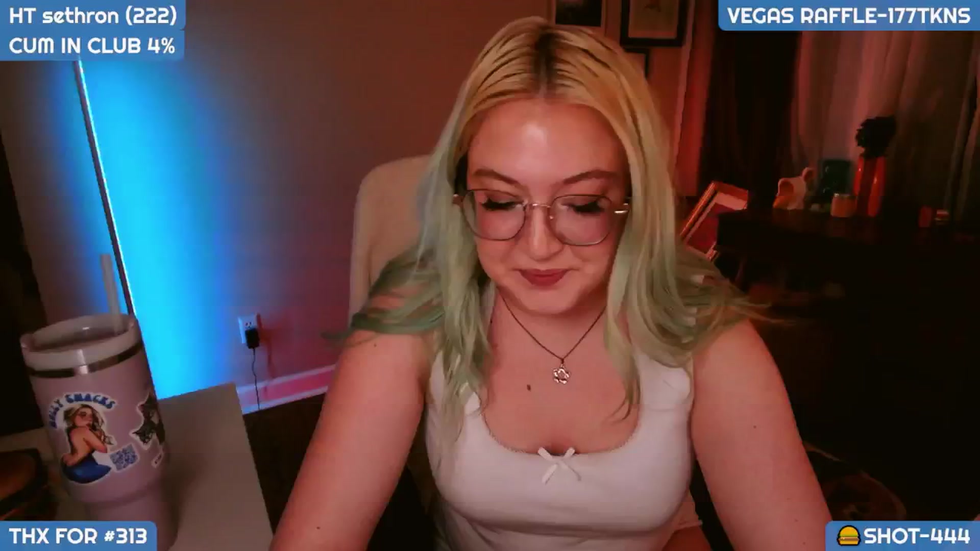Gallery image thumbnail from MollySnacks's myfreecams stream on, 01/03/2025, 06:37 image 6 of 20