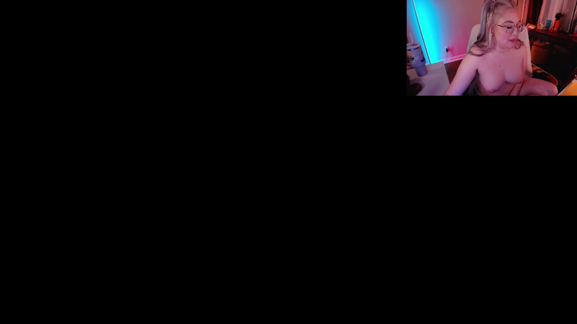 Gallery image thumbnail from MollySnacks's myfreecams stream on, 01/13/2025, 24:07 image 16 of 20