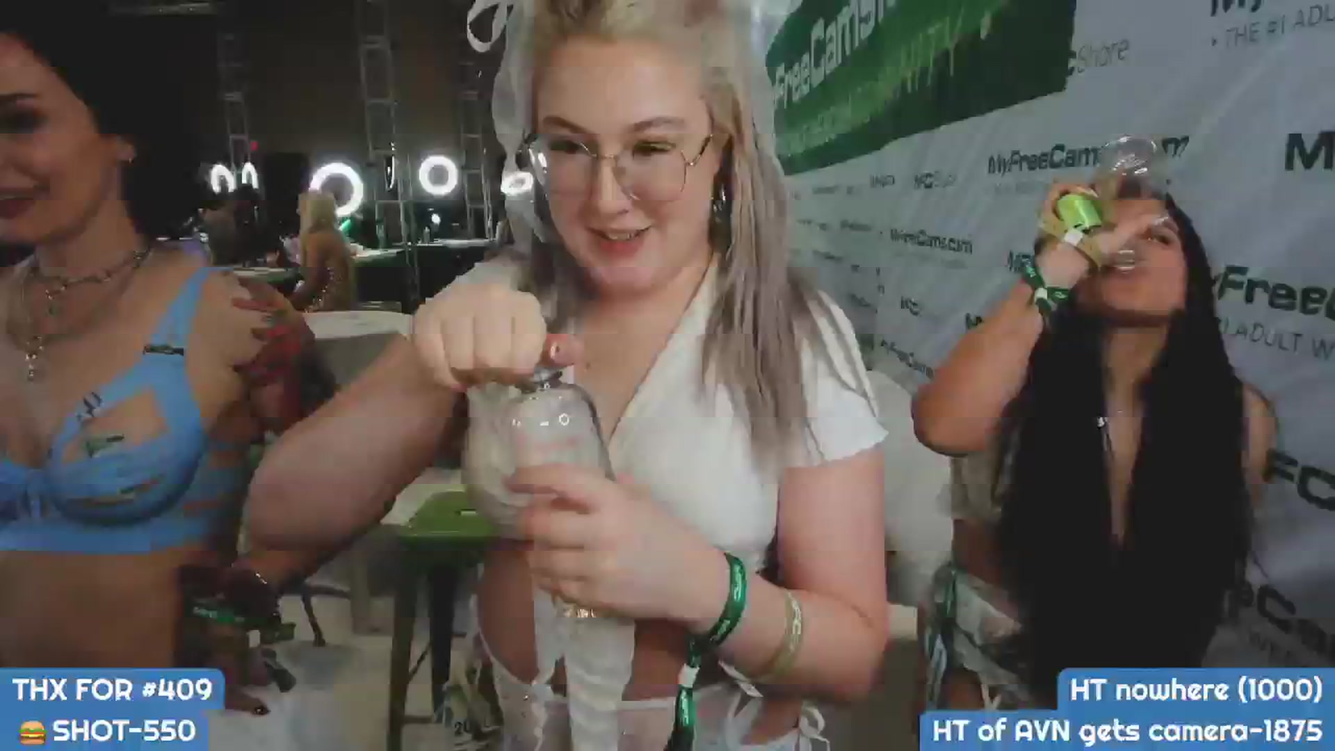 Gallery image thumbnail from MollySnacks's myfreecams stream on, 01/23/2025, 03:42 image 8 of 20